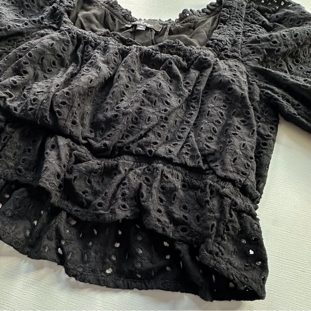 Lulu’s black‎ eyelit 3/4 sleeve crop top blouse juniors medium